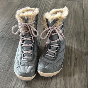 Columbia Gray Quilted Winter Boots with Faux Fur